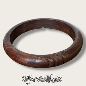 Carved Wooden Bangle Bracelet – Natural and Elegant